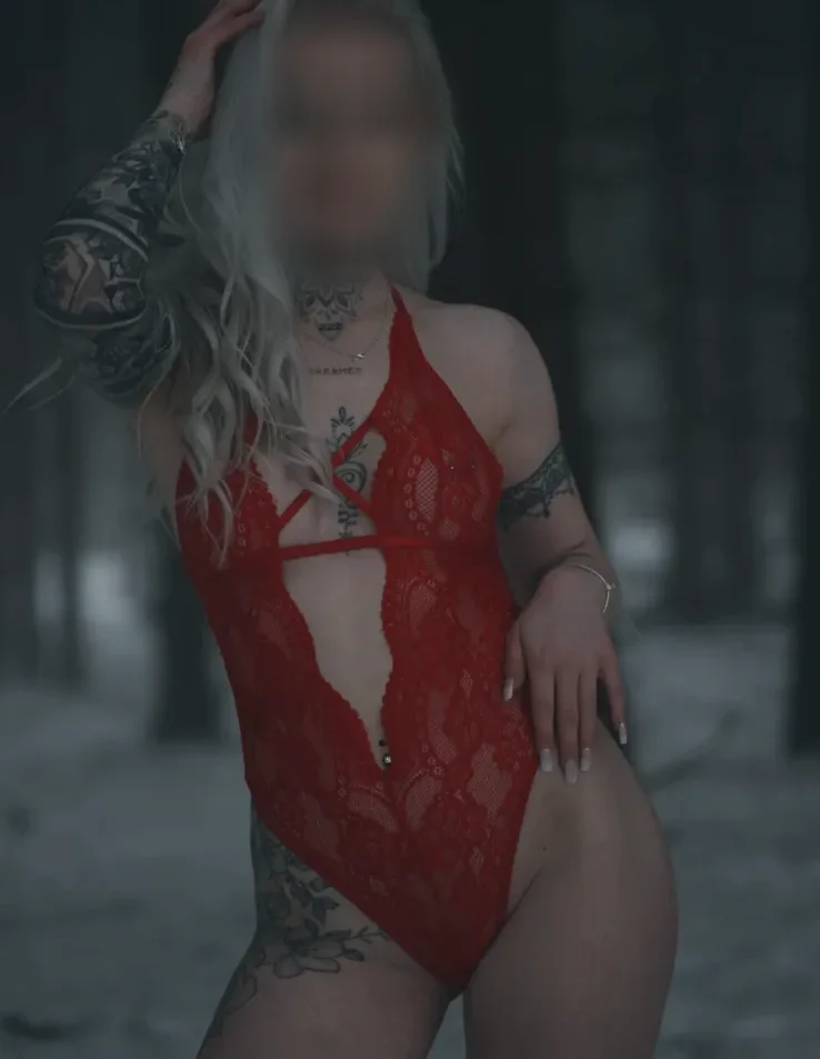 Julie, 26