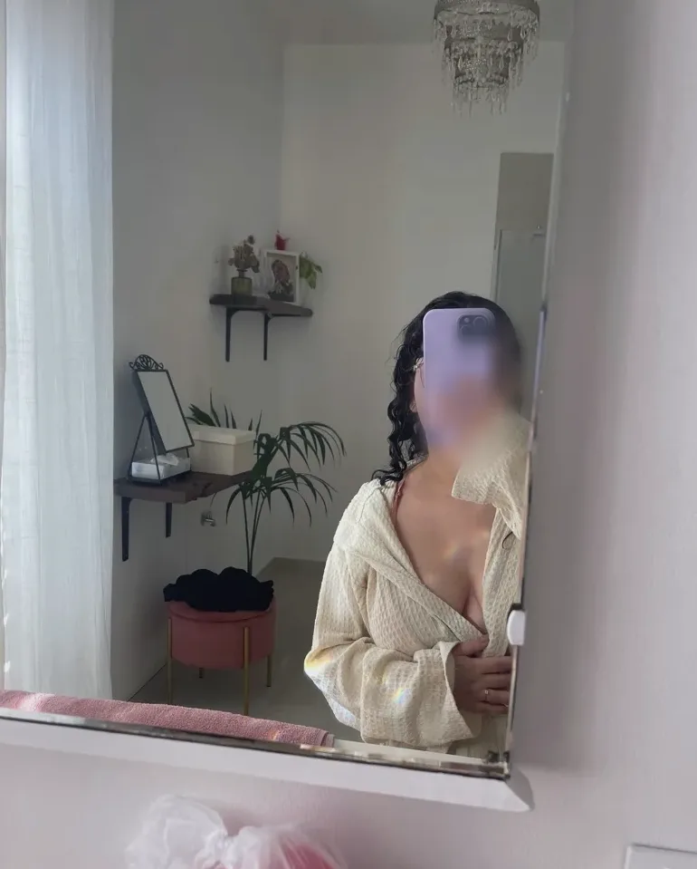 Maaike, 24