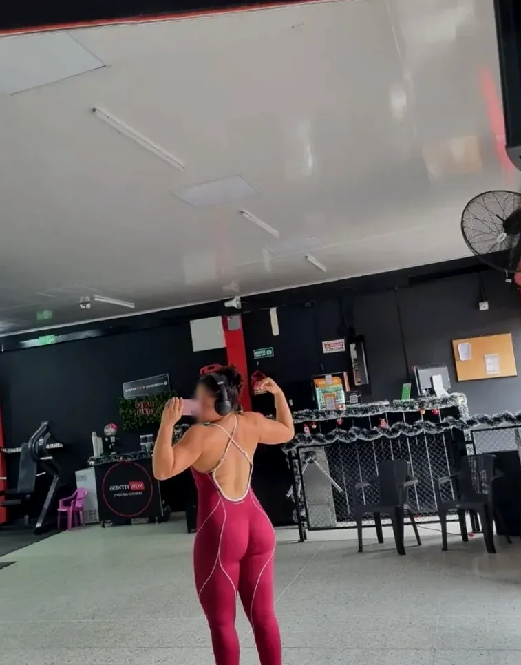 Shania, 22